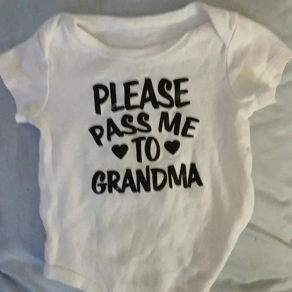 12 months onesie..worn twice..smoke free home..hypoallergenic - Picture 3 of 4